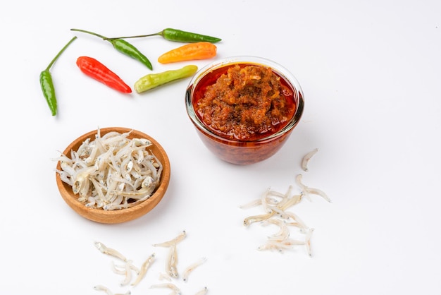 sambal ikan teri ou chili anchova é um tipo de cozinha tradicional da Indonésia