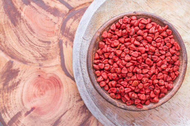 Samen der Achiote, die aus Mittelamerika und Teilen Südamerikas stammen, werden zum Würzen von Speisen verwendet