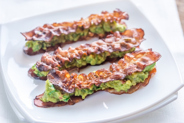 Sammies de tocino y guacamole