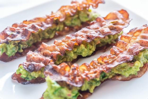 Sammies de tocino y guacamole