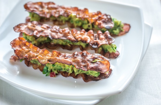 Sammies de tocino y guacamole