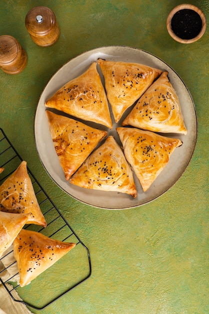 Foto samosa com carne, cozinha asiática.