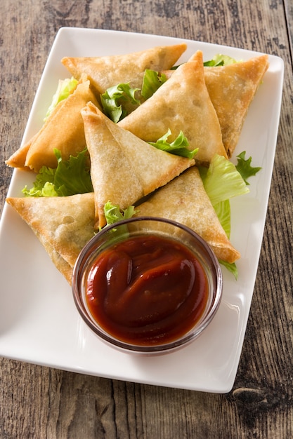 Samosas mit Fleisch und Gemüse