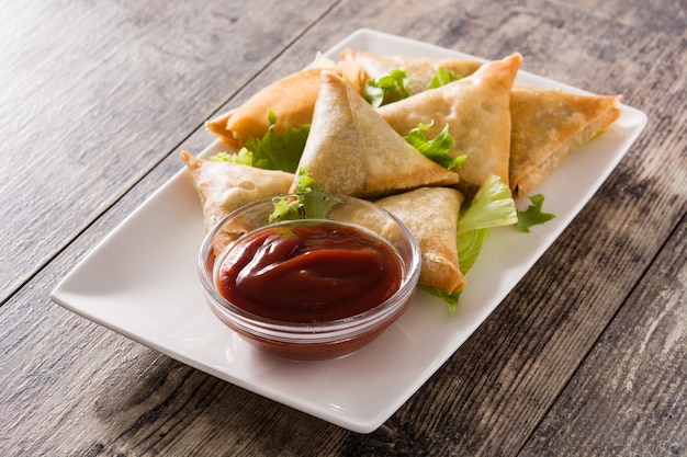 Samosas mit Fleisch und Gemüse