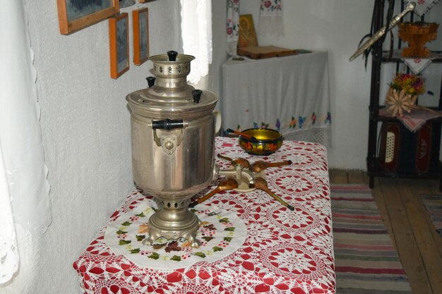 Samovar com tecido de bagels Samovar de museu com decoração