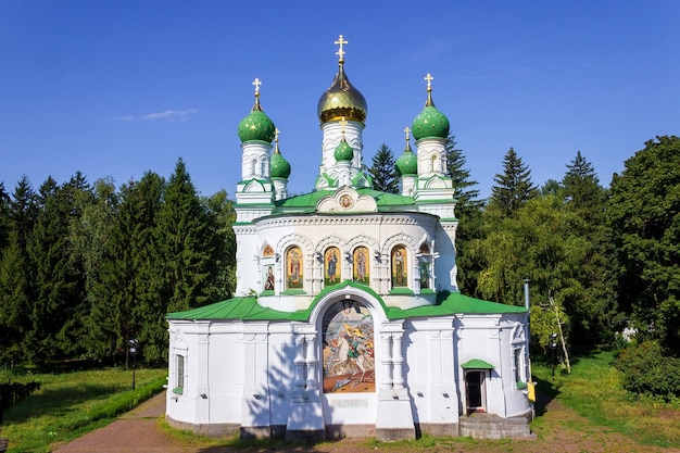 Foto sampsonjewskaja-kirche - ein denkmal auf dem schlachtfeld von poltawa.