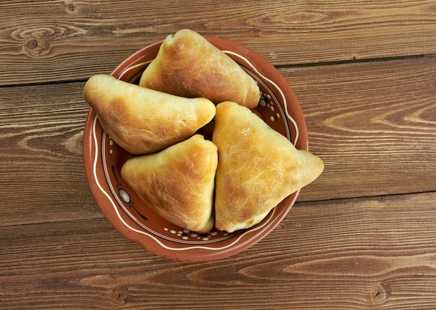 Foto samsa de comida tradicional oriental - cocina uzbeka