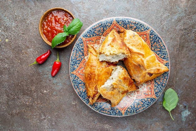 Samsa ou samosas com filé de frango