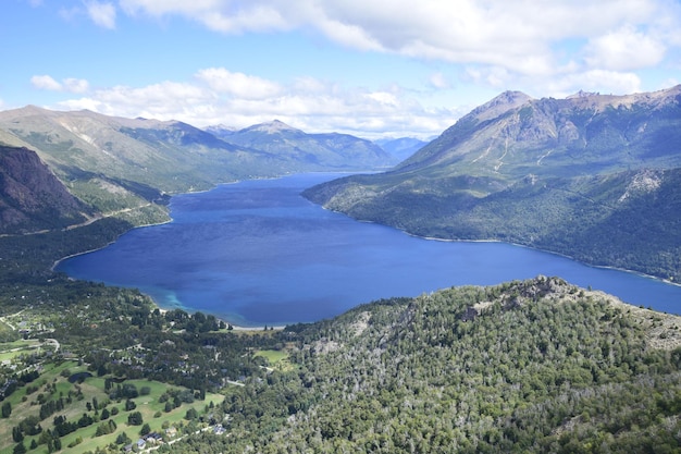 San carlos de bariloche é uma cidade na província argentina de rio negro vista do lago