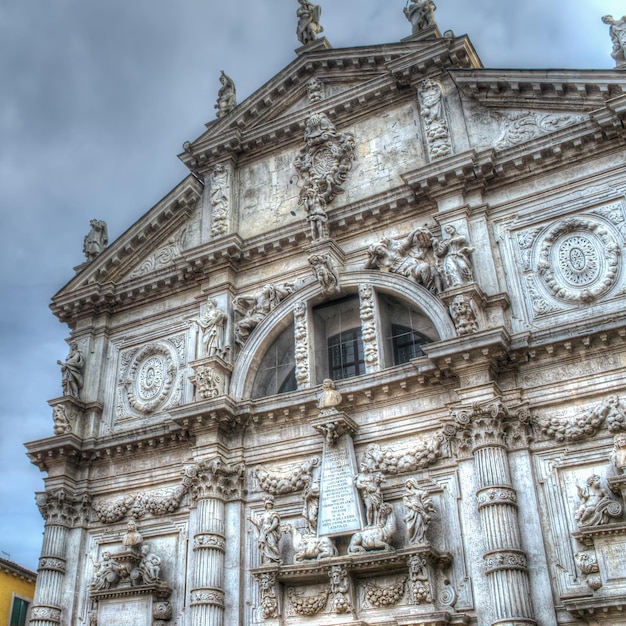 San Moise en Venecia bajo un cielo gris