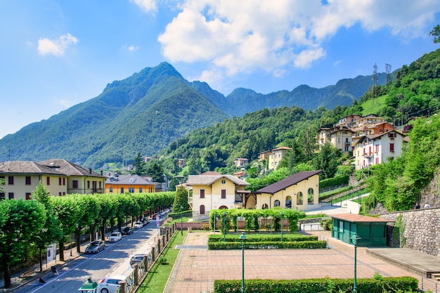 San Pellegrino Terme. Área del nuevo funicular con Monte Zucco