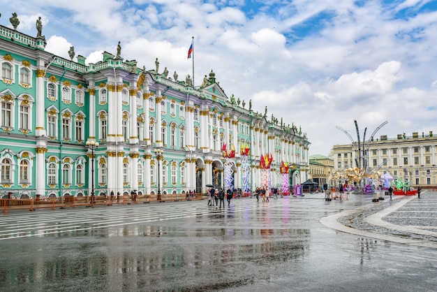 San Petersburgo, Rusia - 03 de noviembre de 2019: Palacio de Invierno y Museo del Hermitage. San Petersburgo. Rusia.