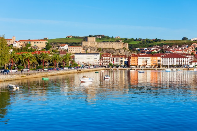 San Vicente de la Barquera é uma pequena cidade medieval na Cantábria, no norte da Espanha