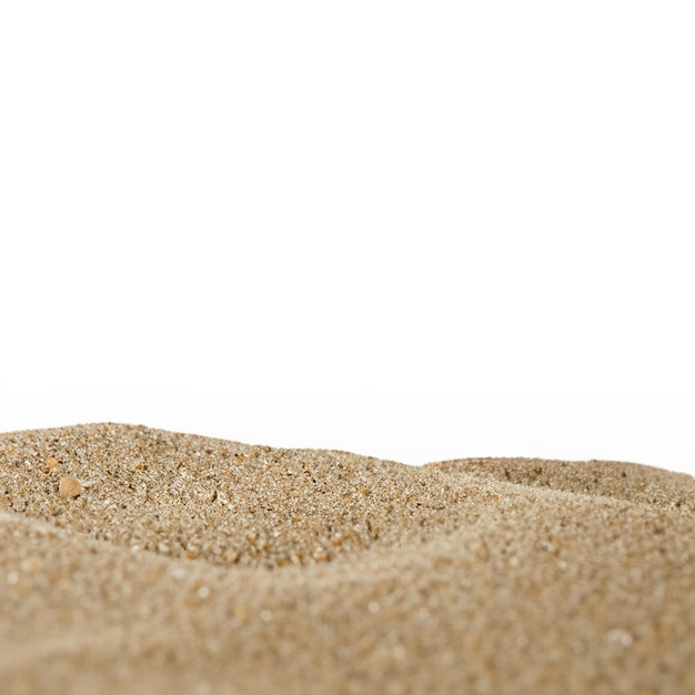 Sand auf isoliertem weißen Hintergrund