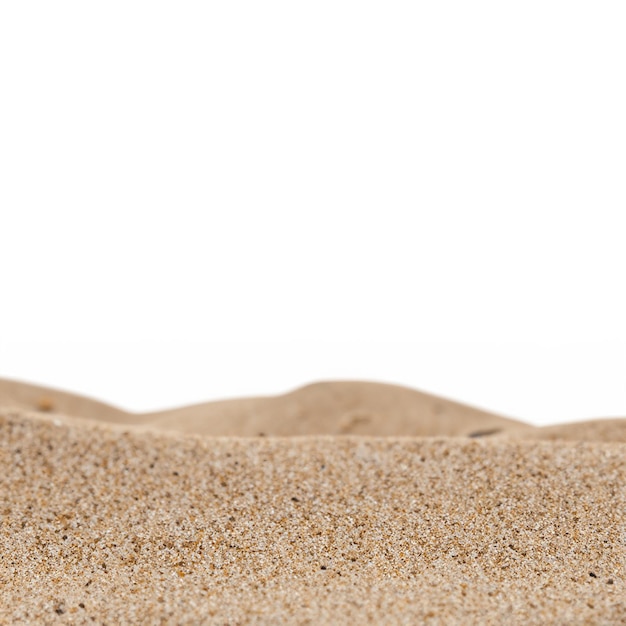 Sand auf isoliertem weißen Hintergrund