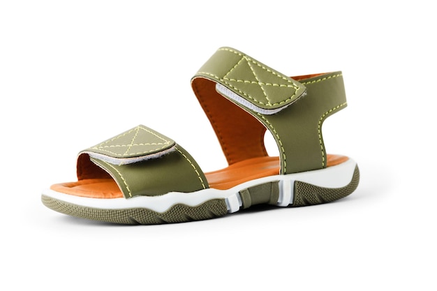 Sandálias de bebê verde isoladas em calçados de verão de fundo branco Sapatos de criança