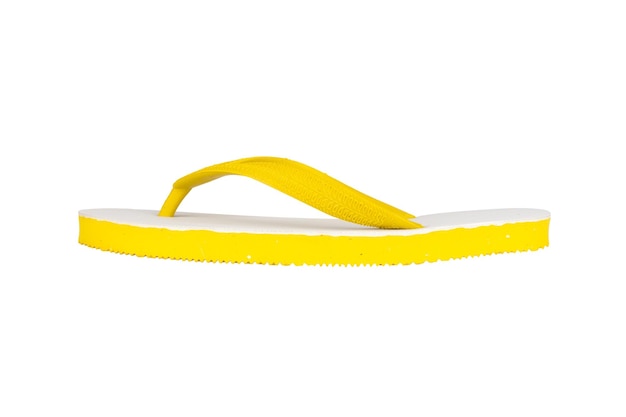 Sandalias flip flops color amarillo aislado sobre fondo blanco.