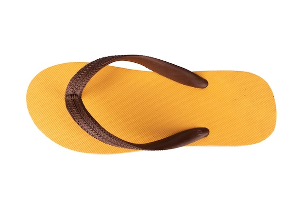 Sandalias flip flops color marrón aislado sobre fondo blanco.