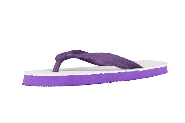 Sandalias flip flops color morado aislado sobre fondo blanco.