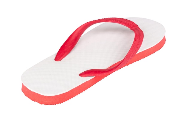 Sandalias flip flops color rojo aislado sobre fondo blanco.