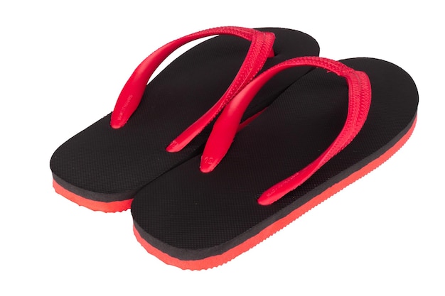 Sandalias flip flops color rojo negro aislado sobre fondo blanco.