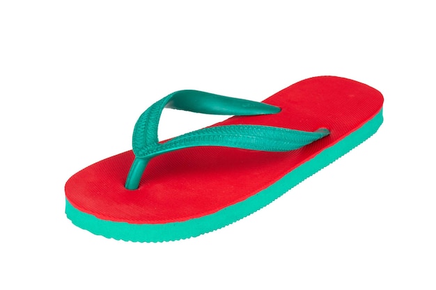 Sandalias flip flops color rojo verde aislado sobre fondo blanco.