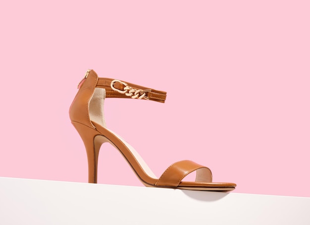 Sandalias de mujer con tacón elegante y elegante