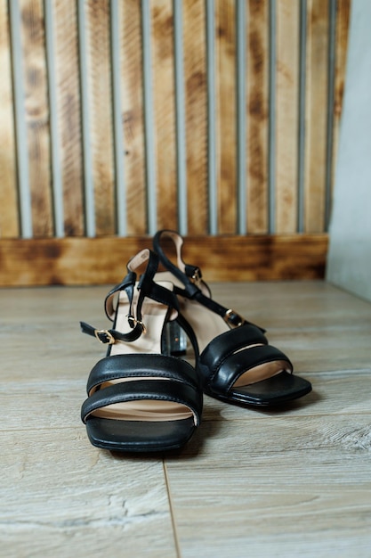 Sandalias de tacón de piel negras sandalias de verano para mujer
