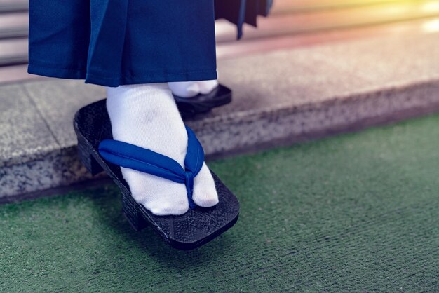 Foto sandalias zapatos de madera de la tradición japonesa