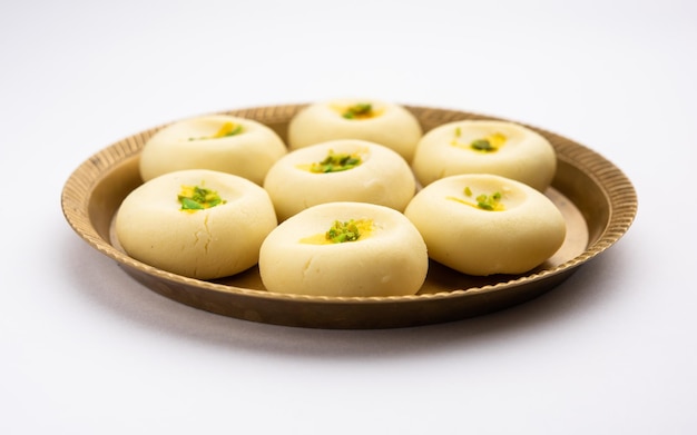 Sandesh oder Shondesh ist ein Dessert aus dem bengalischen Indien, das aus Milch und Zucker hergestellt wird