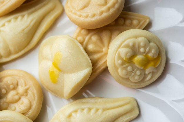 Sandesh ou shondesh é uma sobremesa originária da Índia de Bengala criada com leite e açúcar