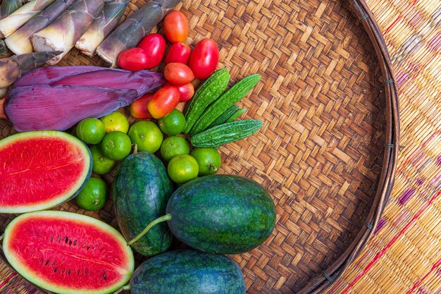 Sandía Frutas y verduras frescas tropicales orgánicas para un estilo de vida saludable Disposición diferente