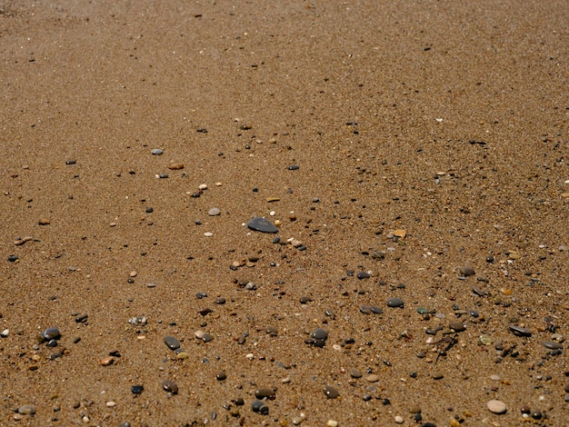 Sandstrand und Kieselsteine