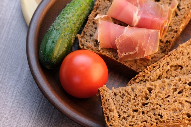 Sanduíche com carne vermelha seca