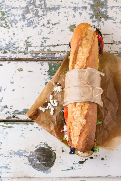 Sanduíche de baguete vegetariana