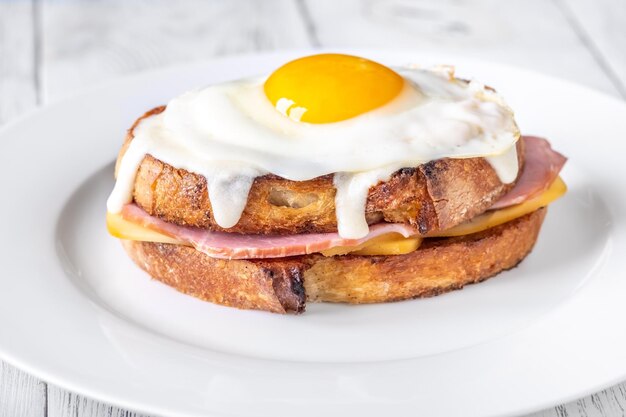 Sanduíche de croque madame