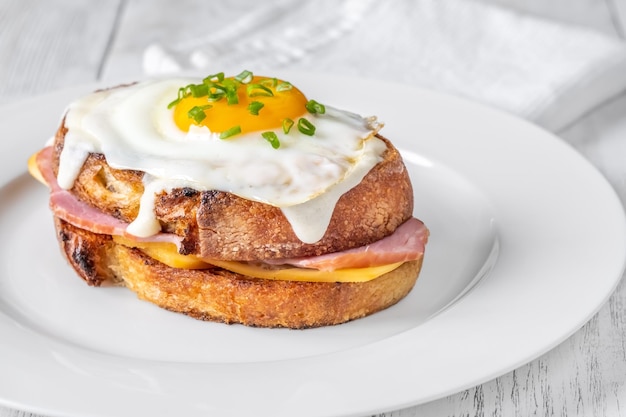 Foto sanduíche de croque madame