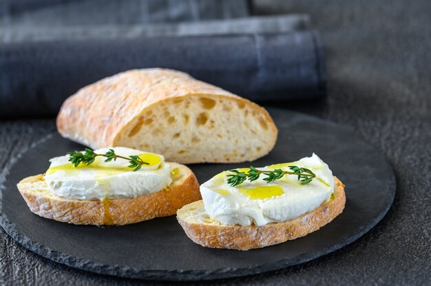 Sanduíches com ciabatta e mussarela