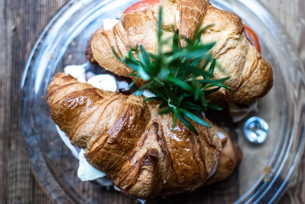Sanduíches de croissants