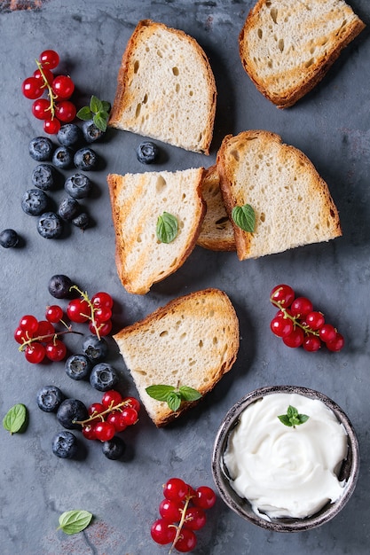 Sanduíches de sobremesa com frutas