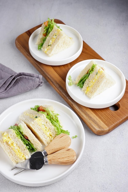 Sanduíches telur mayo ou sanduíches de maionese de ovo com alface