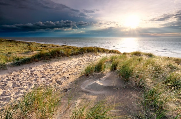 Sandweg auf der Düne zum Nordseestrand