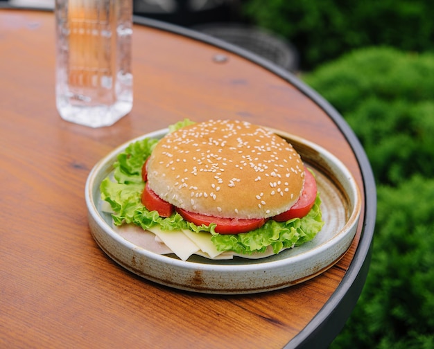 Sandwich-Burger mit Schinkenkäse