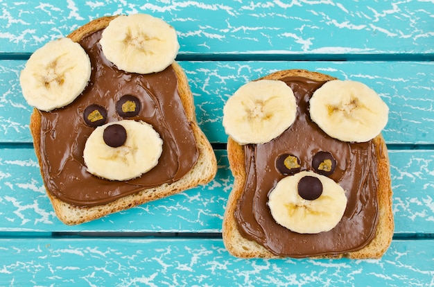 Sandwich de cara de oso divertido para bocadillos de niños