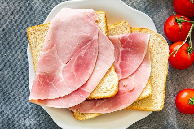 Sándwich de carne Cerdo Jamón Salchicha Comida fresca Comida Merienda en la mesa Espacio de copia Fondo de alimentos