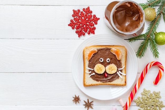 Sándwich de chocolate en forma de tigre símbolo comestible del año 2022