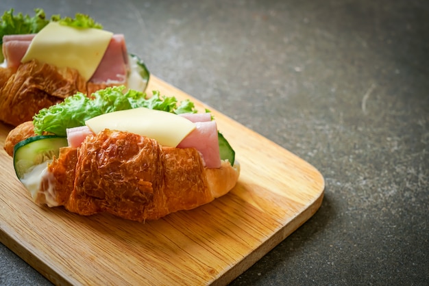 Sandwich Croissant Schinken Käse