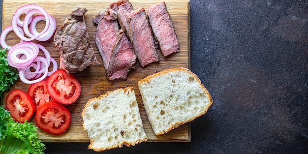 Sandwich Fleisch und Gemüse Brot, Tomate, Salat