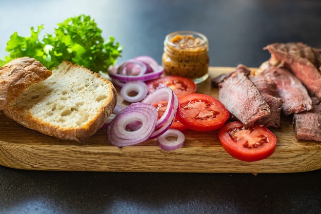 Sandwich Fleisch und Gemüse Brot, Tomate, Salat