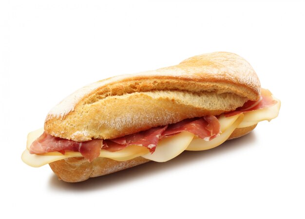 Sandwich con jamón y queso aislado